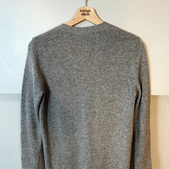 Tory Burch Wool & Cashmere Blend V-Neck Cardigan Sweater in Gray Size XXS - Picture 12 of 13